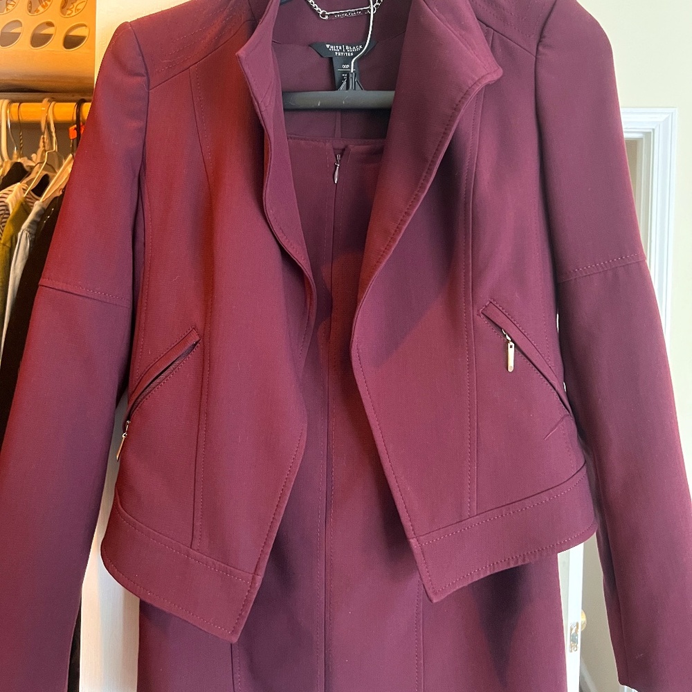 Size 00 White House Black Market blazer/skirt - Wine